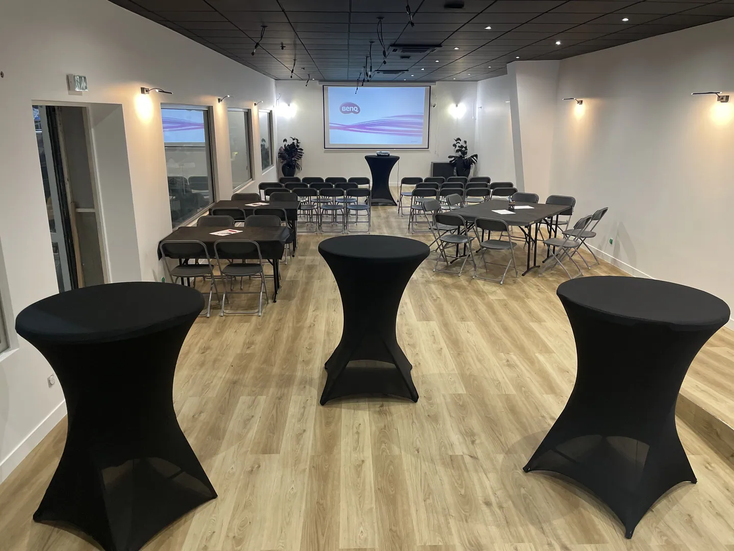 Salle black-and-white